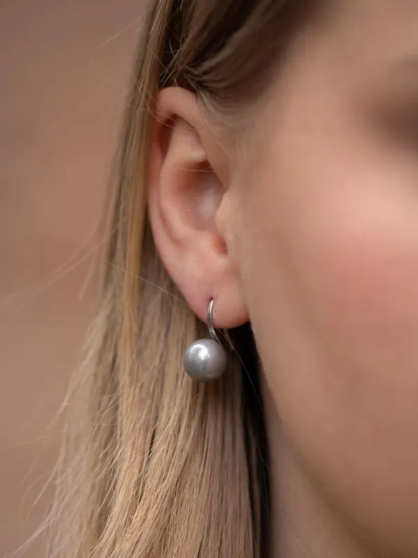 pfg Stockholm Estelle øredobber grå perle