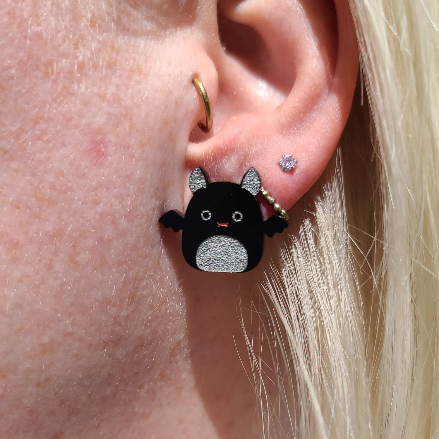 MiniKitty Squish Bat Studs øredobber gull sølv