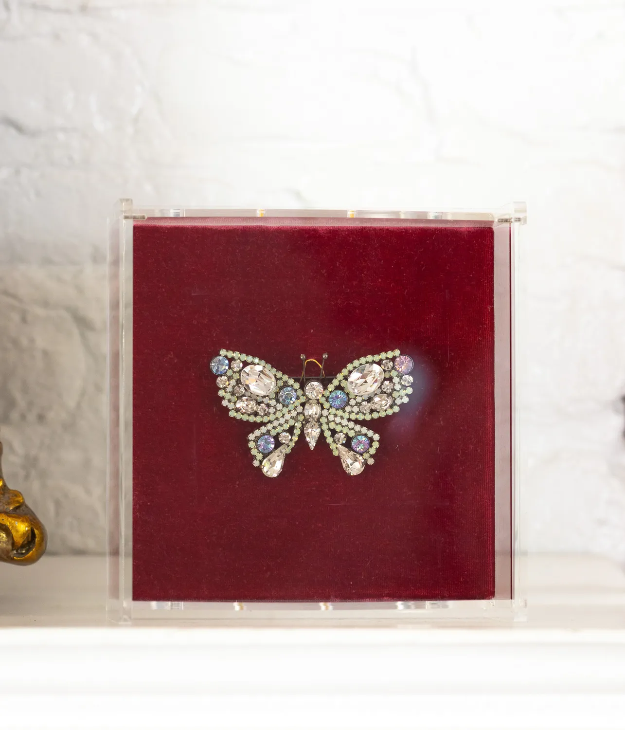 Loren Hope Small Butterfly brosje Chrysolite Opal Vitrail