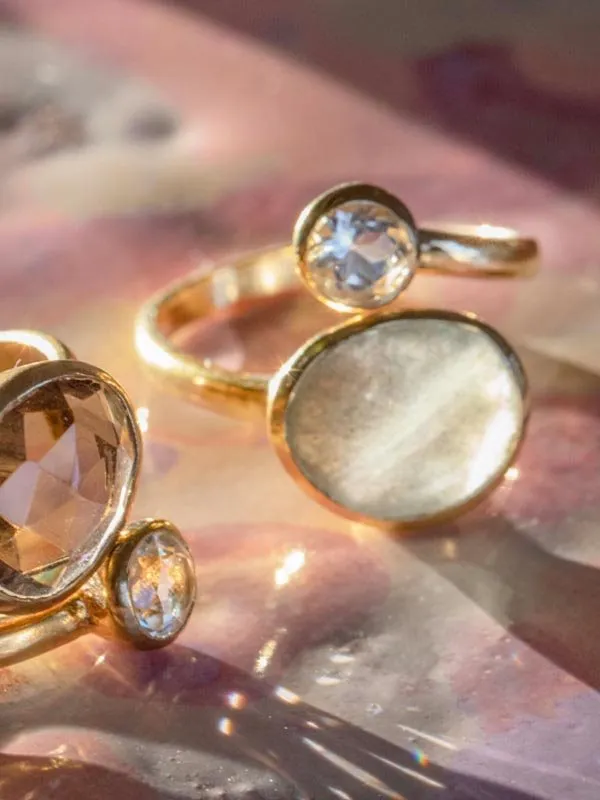 pfg Stockholm Pure Aarohi ring gull halvedelsten