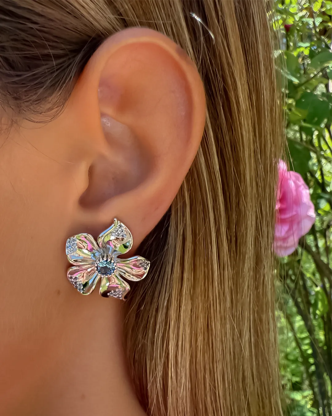 IOAKU La Fleur Crystal studs øredobber blå gull