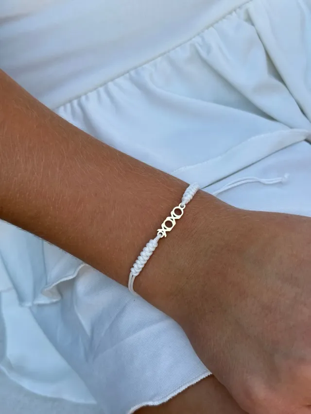 IOAKU XOXO armbånd hvit gull flettet