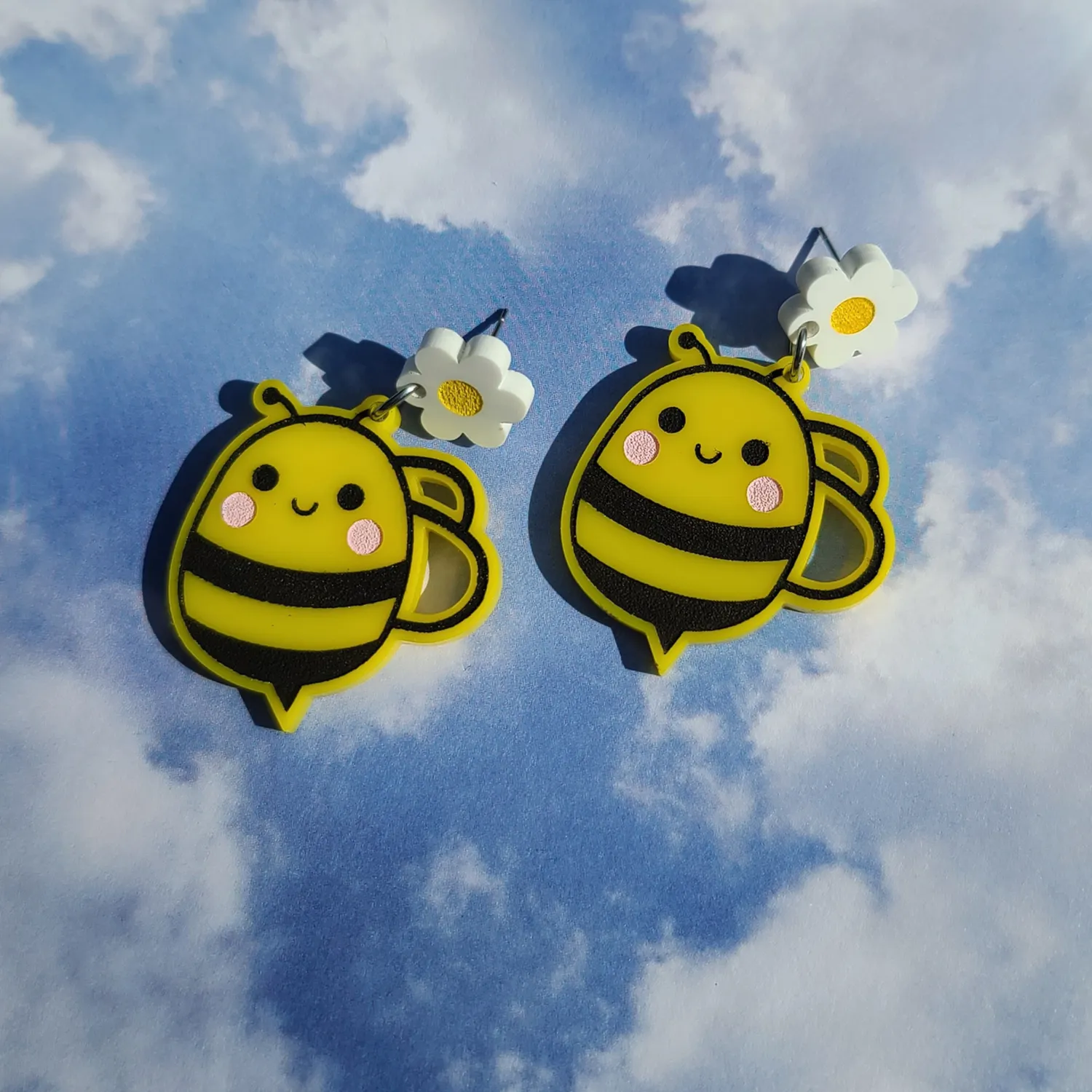 MiniKitty Spring Bees Daisy øredobber akryl gule