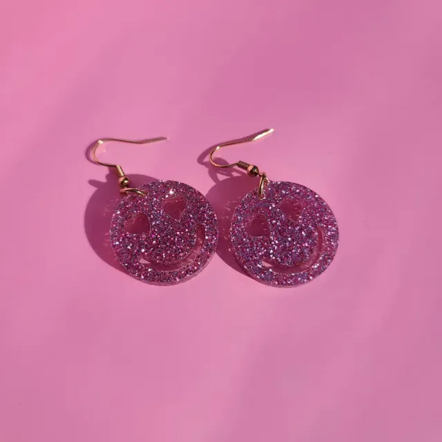 MiniKitty Simple Glitter Smiley Face øredobber akryl glitter