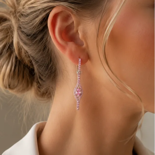 IOAKU Elecktra Sparkle Eye hoop øredobber rosa 5 cm