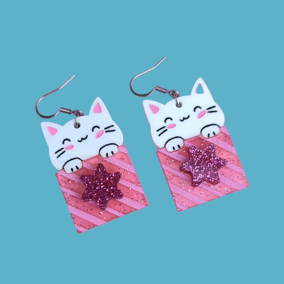 MiniKitty Cat with Present Pink Sparkles øredobber akryl jul