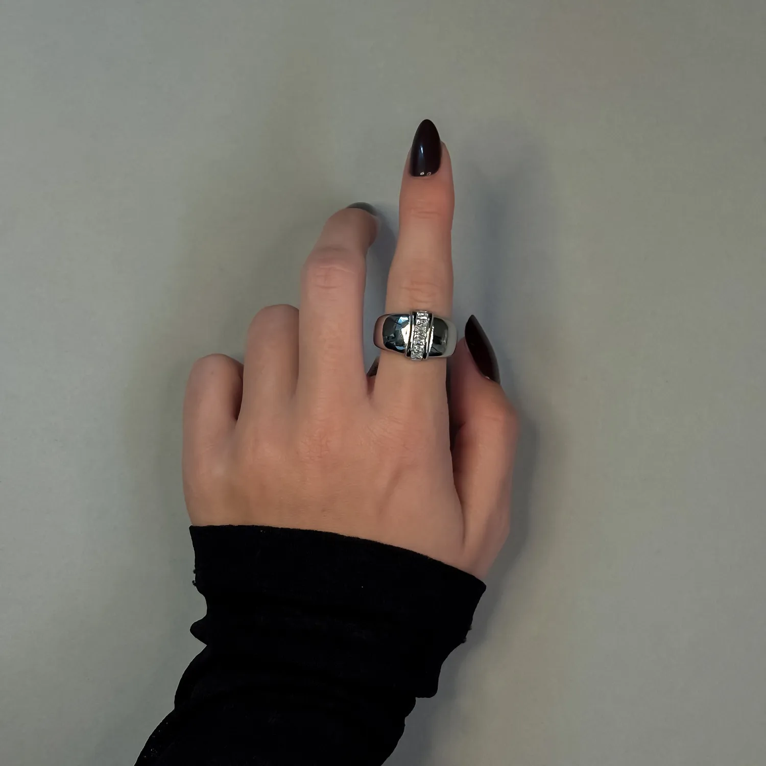 IOAKU Crystal Signet ring sølv krystall str 7 vanntett