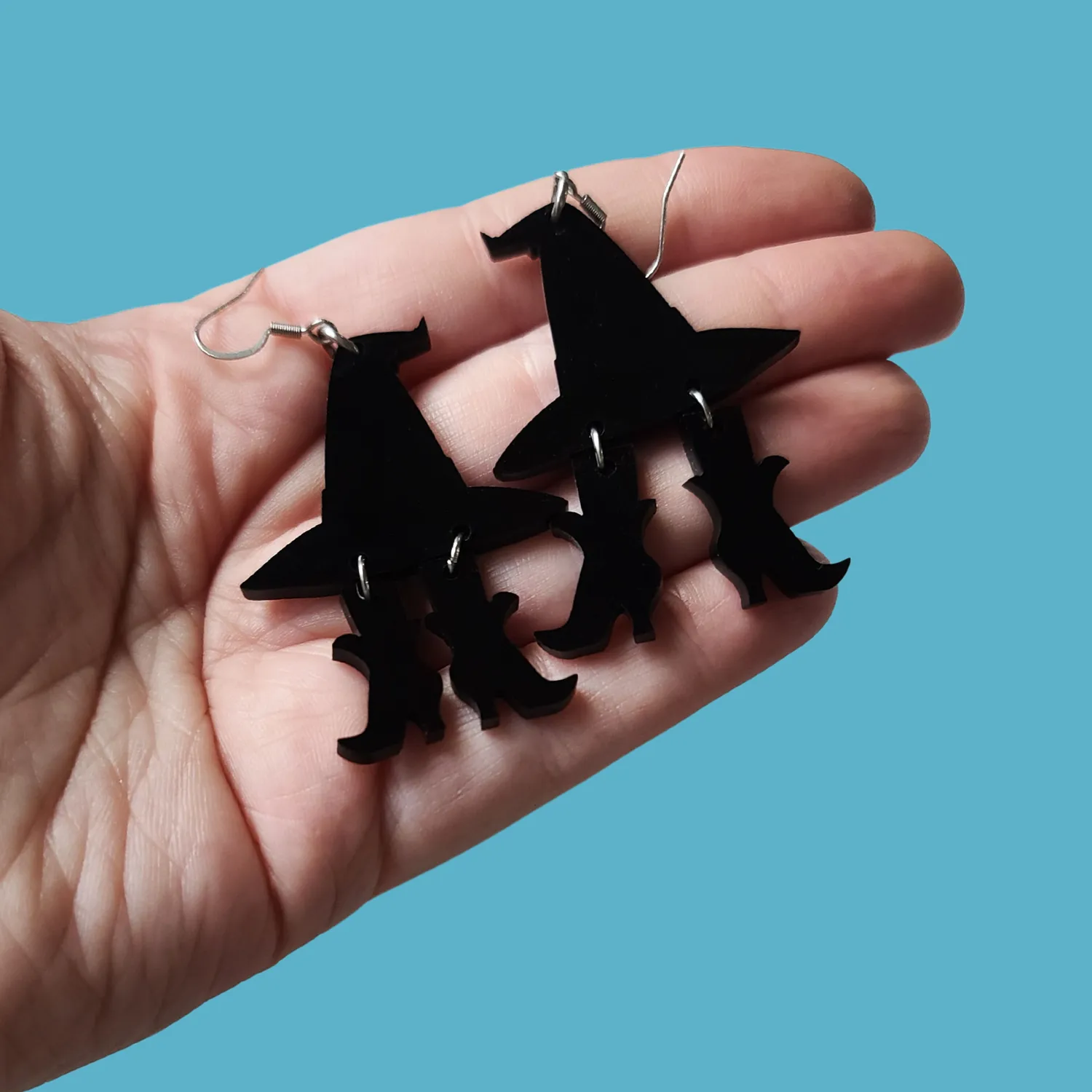 MiniKitty Witch Hat Boots Black øredobber svart akryl