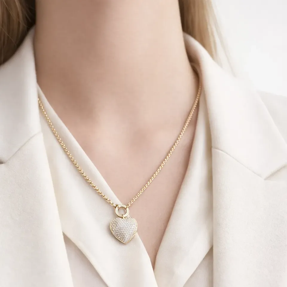 IOAKU Heart of Pavé halskjede gull krystallhjerte