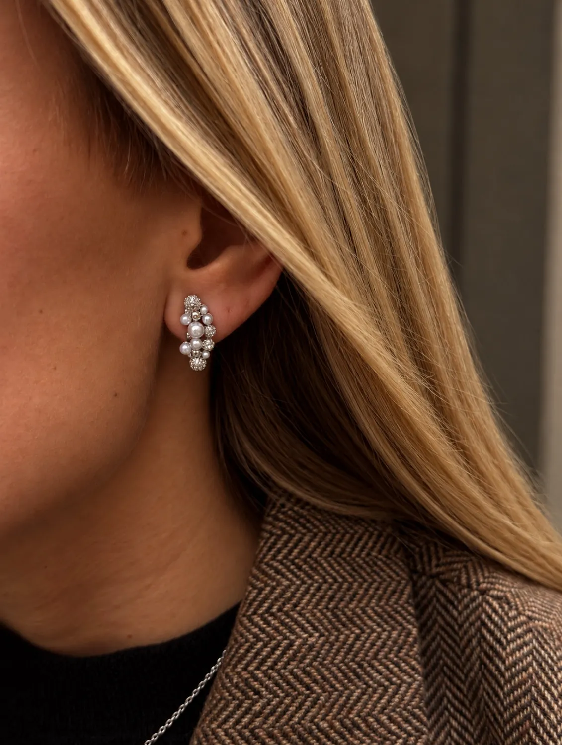 IOAKU Berry Pearl Petite Multi Studs øredobber gull perle