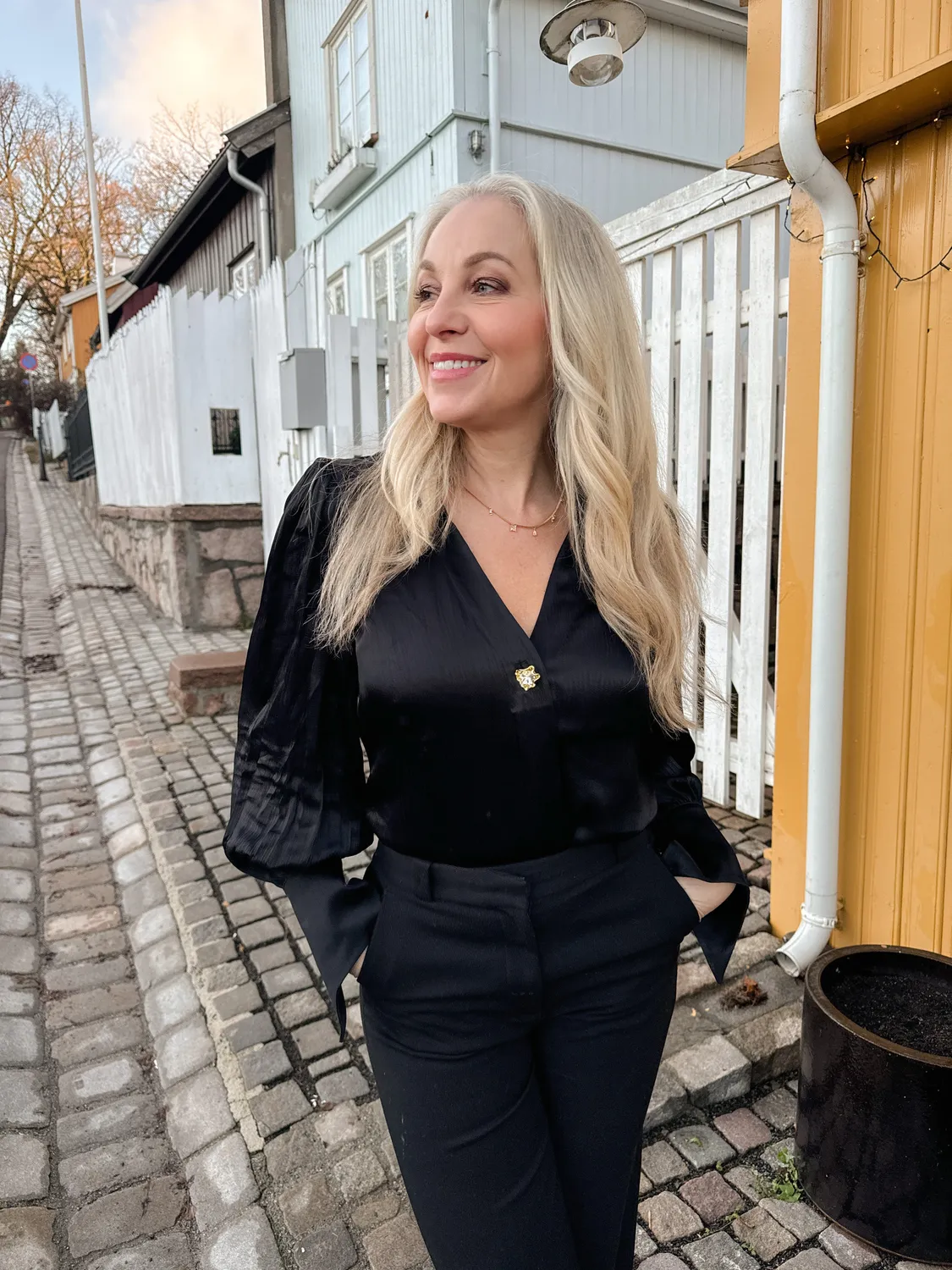 Janne Formoe BlackBeauty bluse svart V-hals