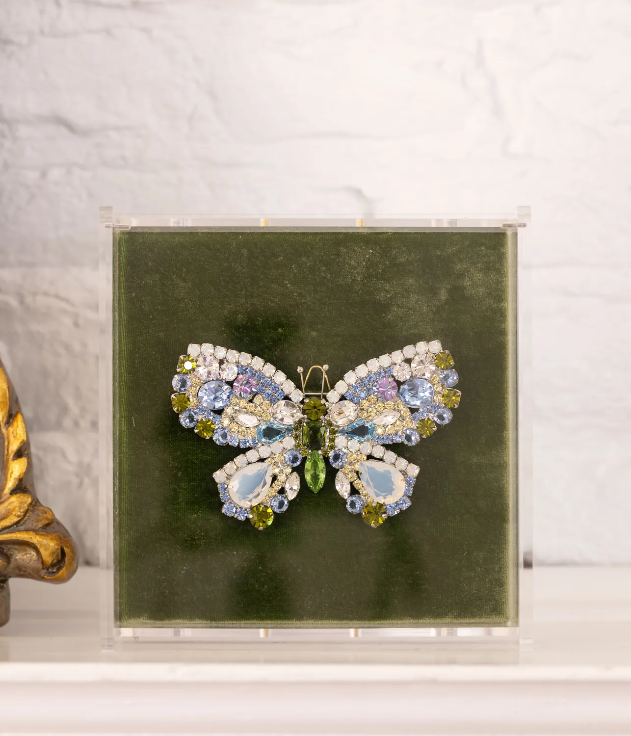 Loren Hope Butterfly X-Large White Opal brosje glassstein