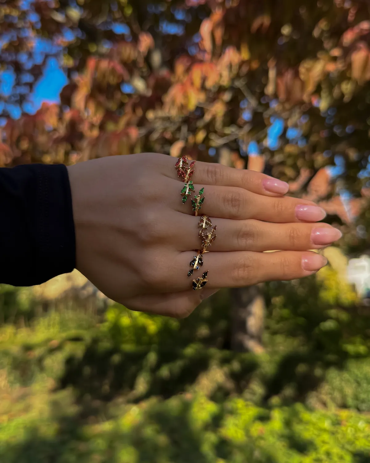 IOAKU Multi Wing ring rød justerbar messing