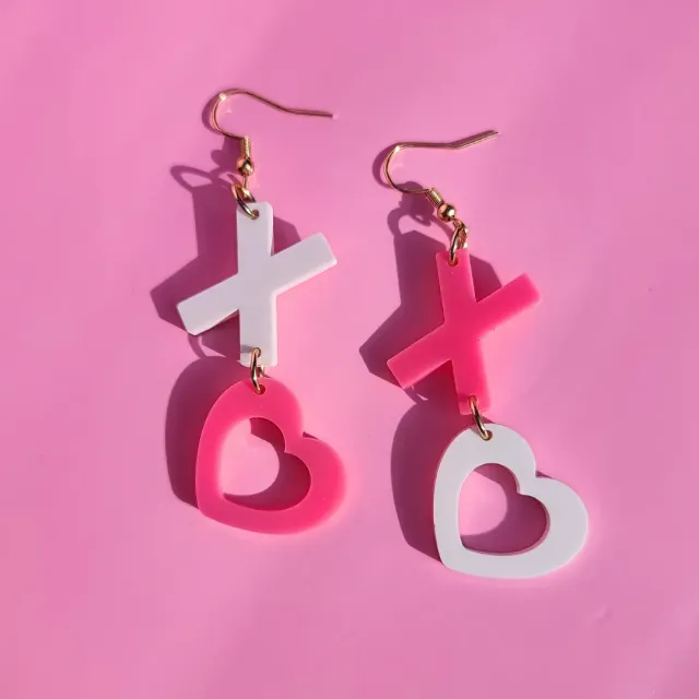 MiniKitty XOXO Pink White øredobb akryl lett