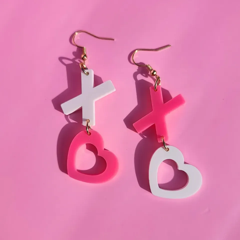 MiniKitty XOXO Pink White øredobb akryl lett