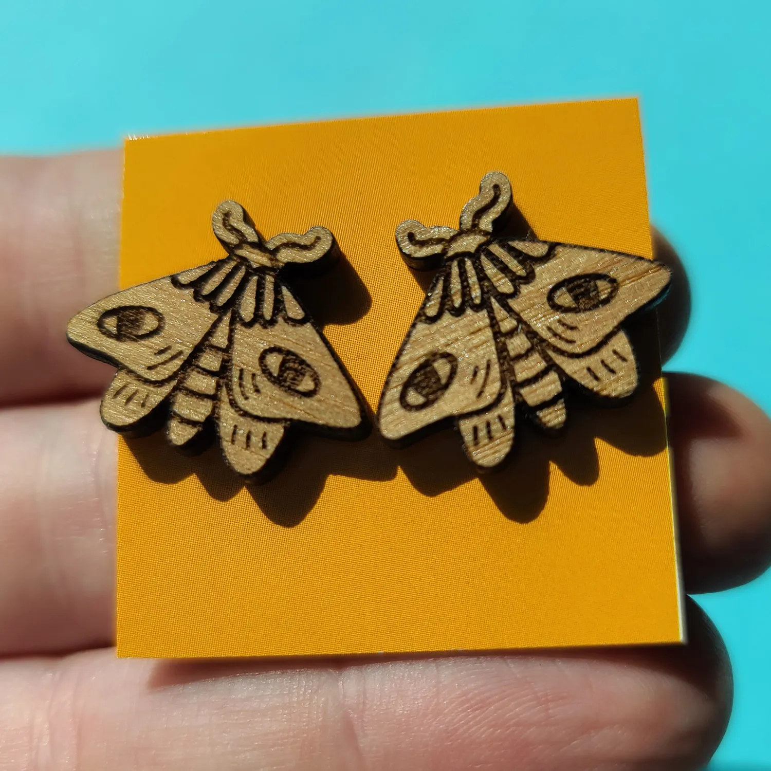MiniKitty Moth Studs ørestikker akryl