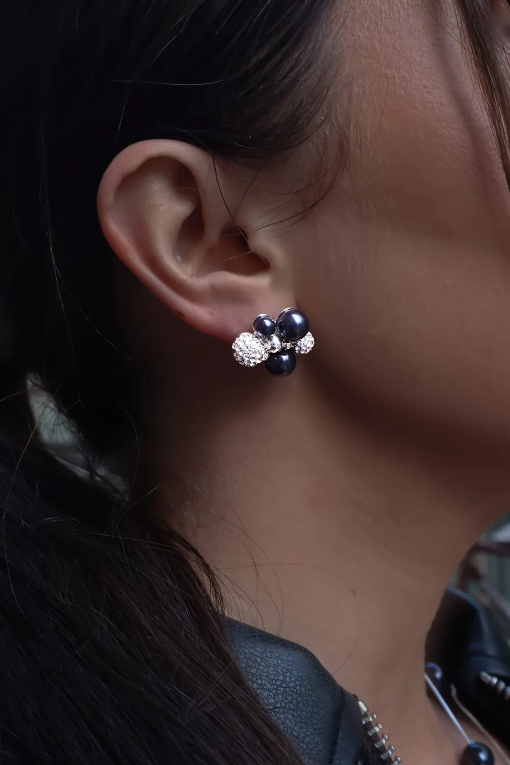 IOAKU Berry Pearl Sparkle øredobber svart sølv