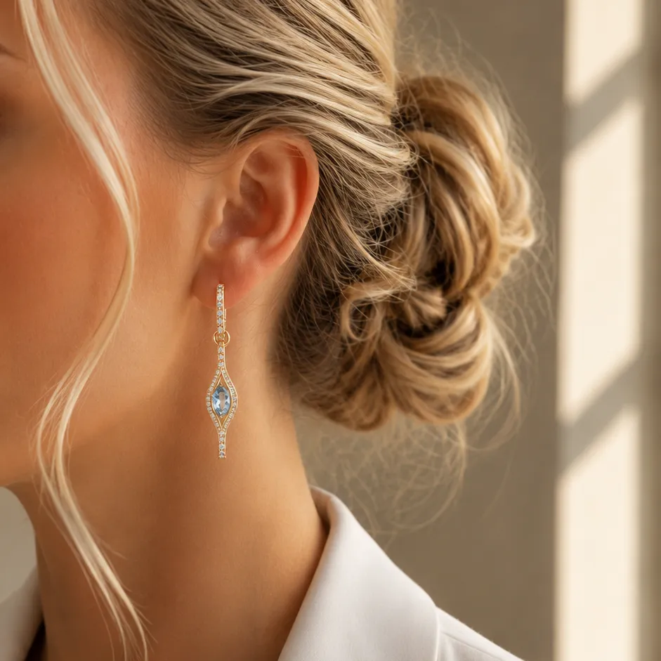 IOAKU Elecktra Sparkle Eye Hoop øredobber blå gull 5 cm