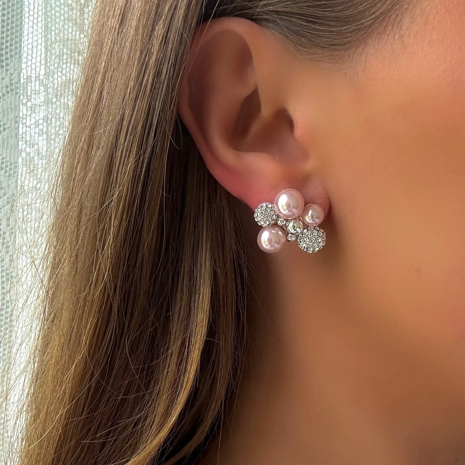 IOAKU Berry Pearl Sparkle Studs øredobber lys rosa