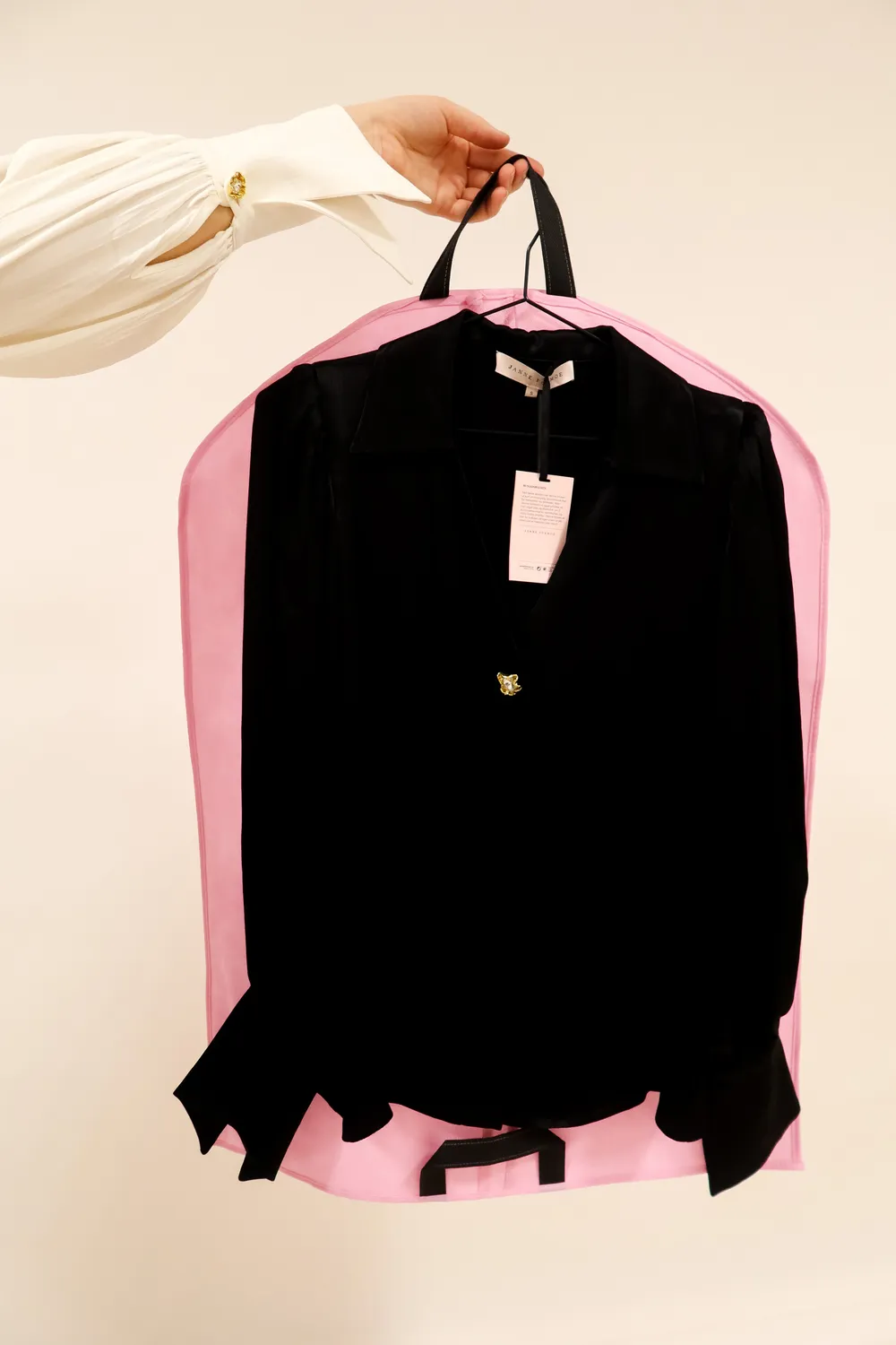 Janne Formoe BlackBeauty bluse svart V-hals