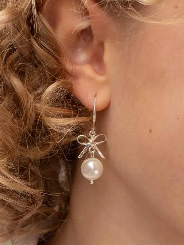 pfg Stockholm Ellie Bow Silver øredobber sløyfe perle