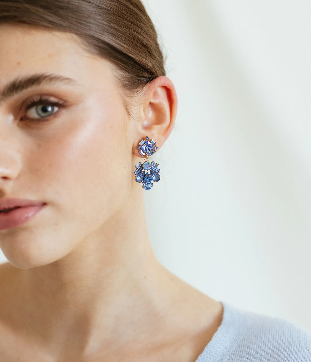 Loren Hope Eugenie øredobber Light Sapphire blå