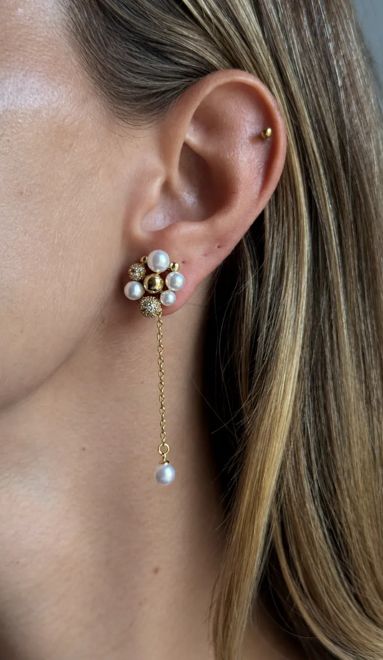 IOAKU Berry Pearl Petite Hanging øredobber gull perle