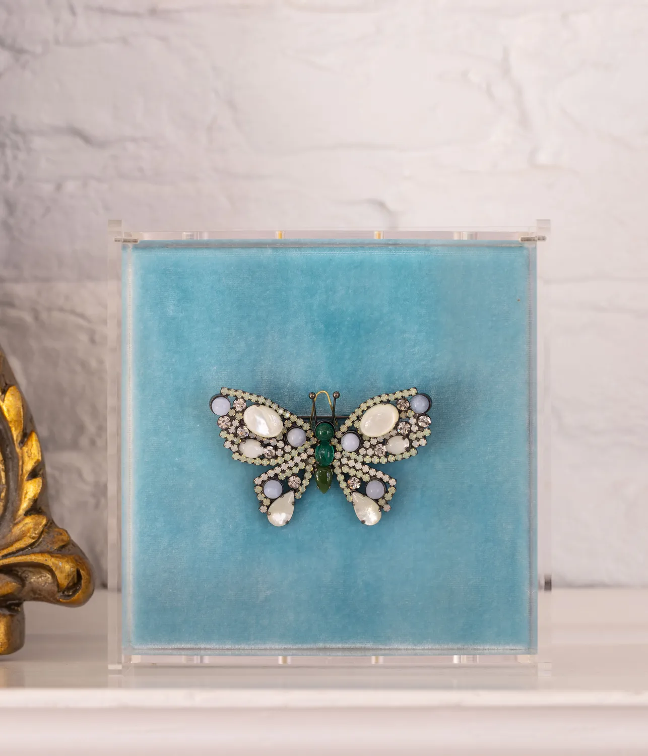 Loren Hope Butterfly Medium brosje perlemor jade unik