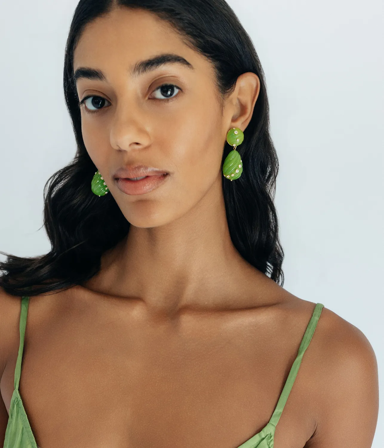 Loren Hope Raeni Drop øredobber Olivine grønn resin
