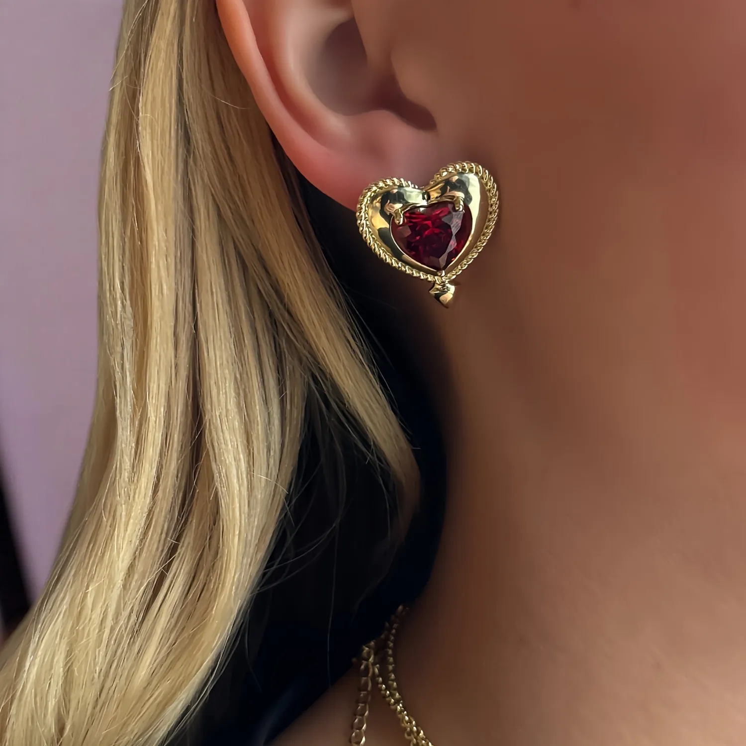 IOAKU Love Armor Stud øredobber gull 2,5 cm nikkelfri