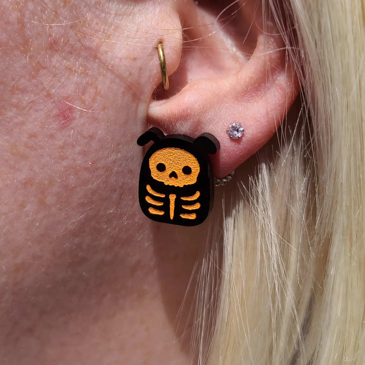 MiniKitty Squish Skeleton Dog studs gull 1 par