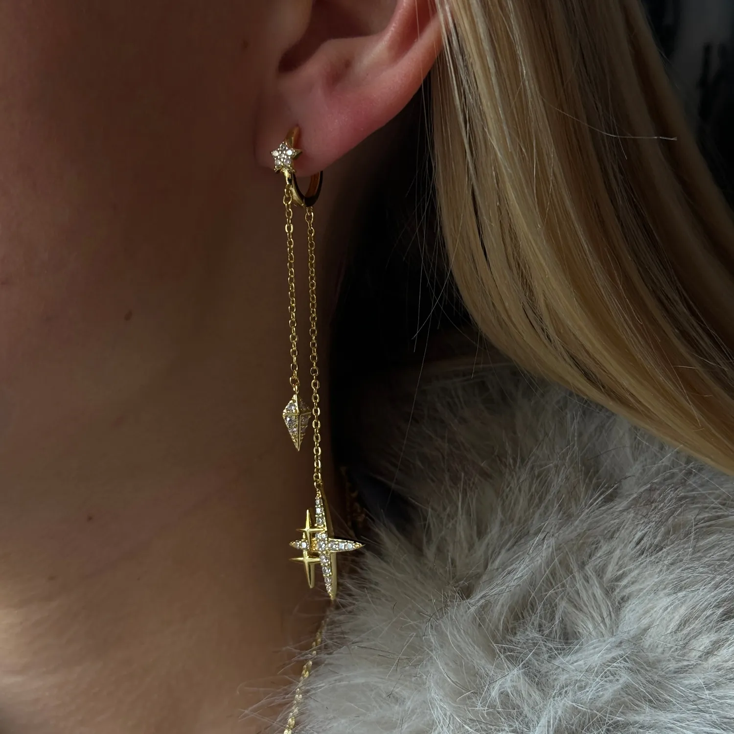 IOAKU Twinkle Star hoop øredobb gull 8 cm stjerne