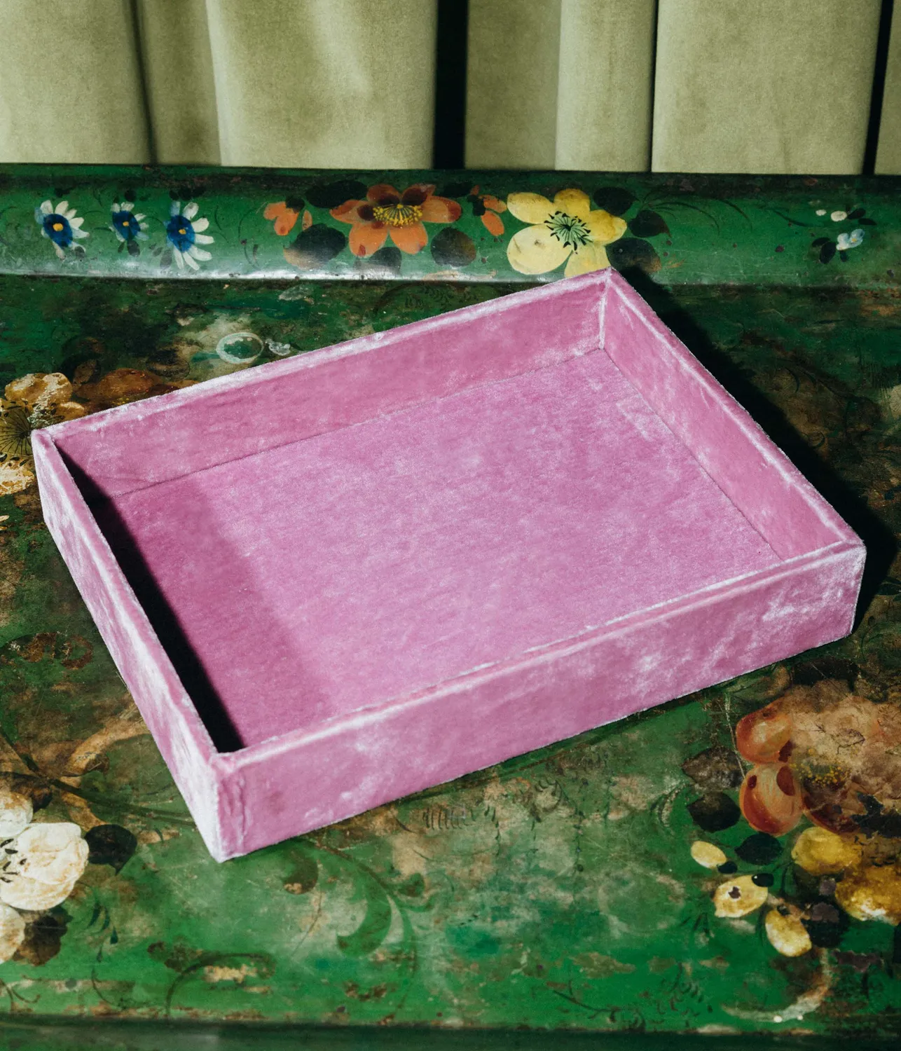 Loren Hope Silk Velvet smykkebrett Berry