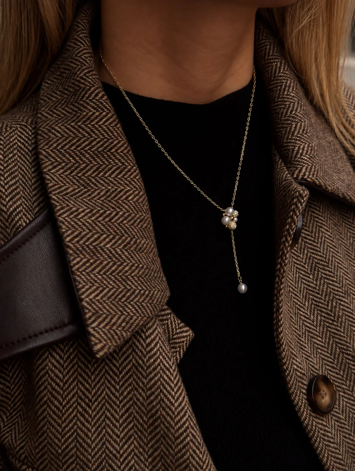 IOAKU Berry Pearl Petite Hanging halskjede perle