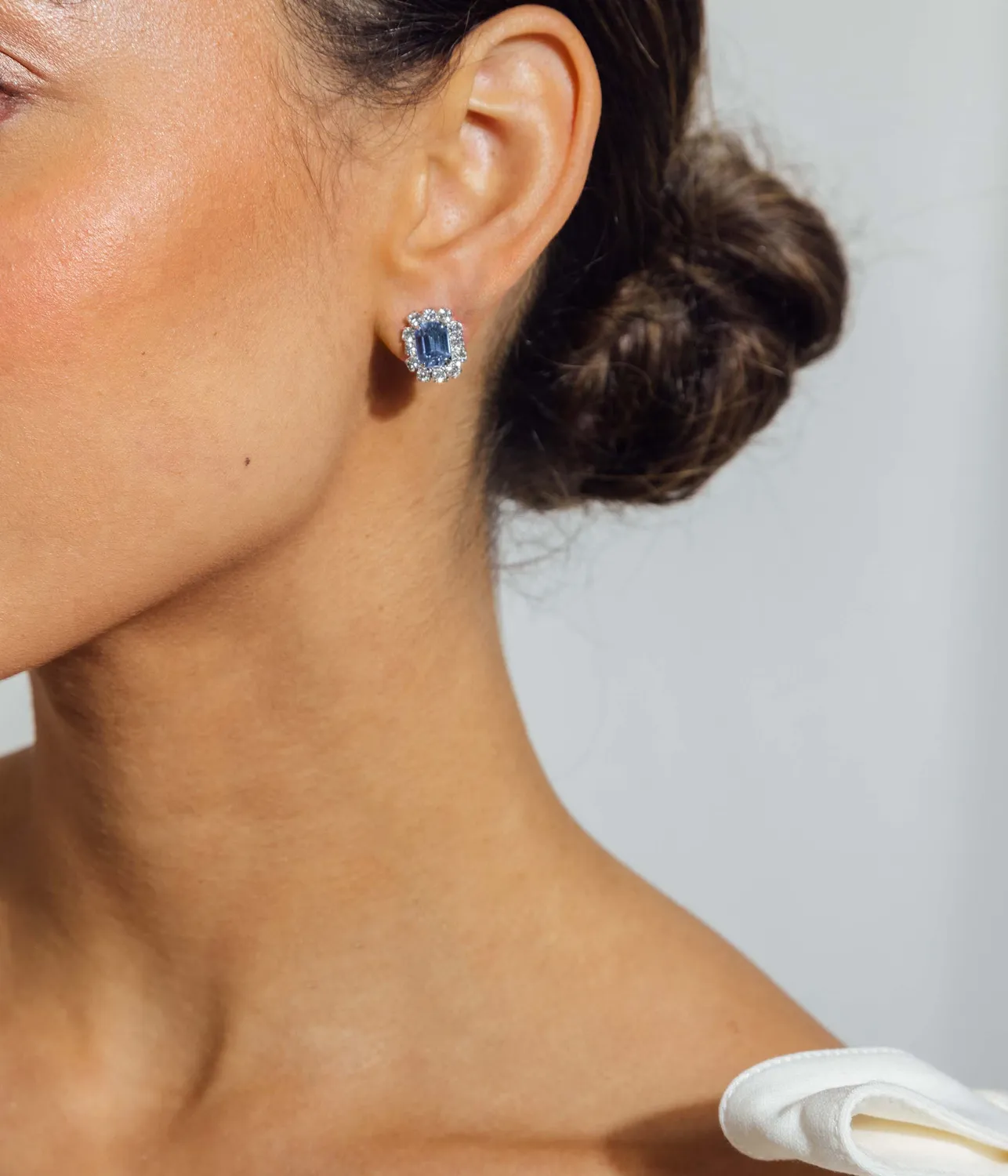 Loren Hope Tati Studs øredobber lyseblå 1,3 cm