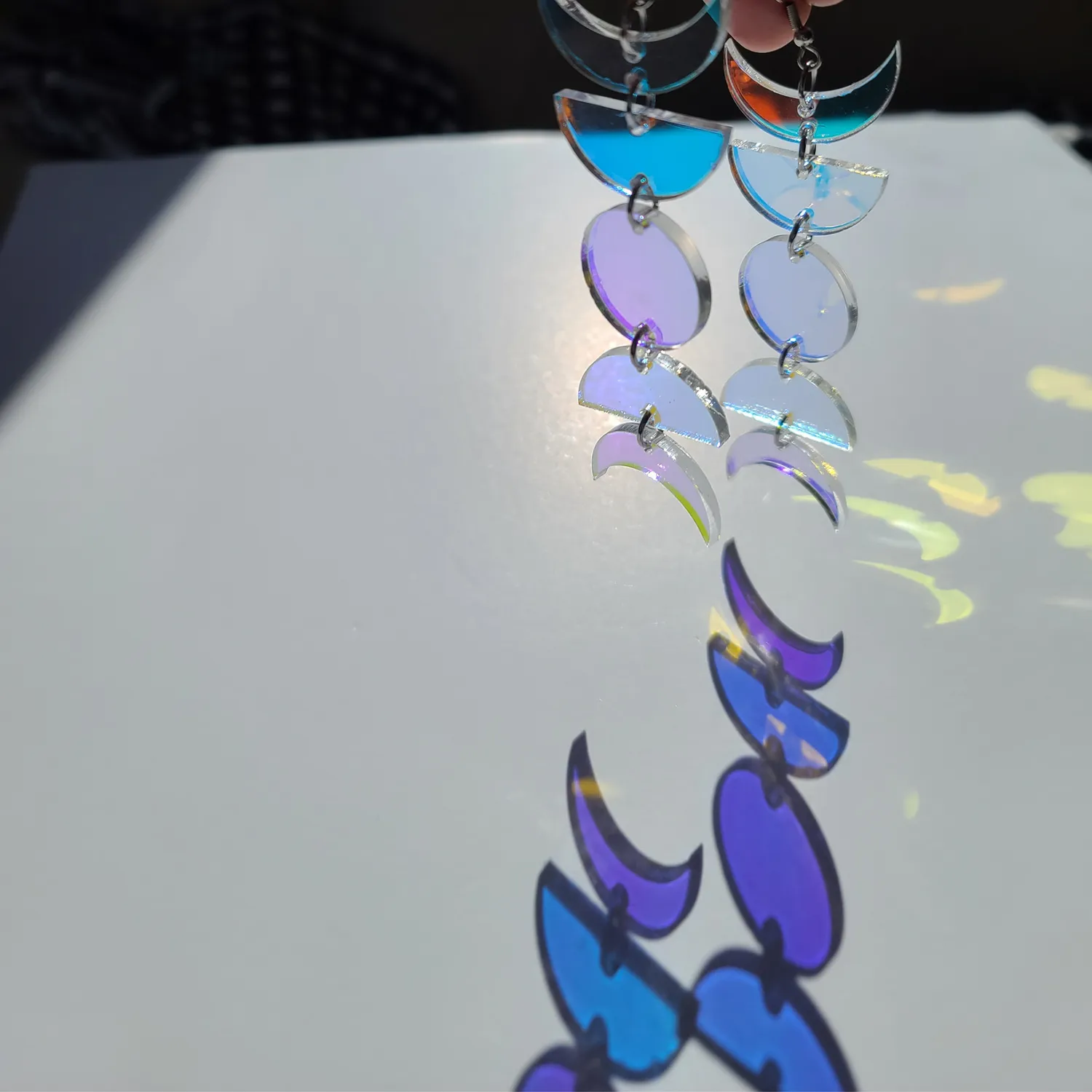 MiniKitty Iridescent Moon Phases øredobber 1 par skimrende