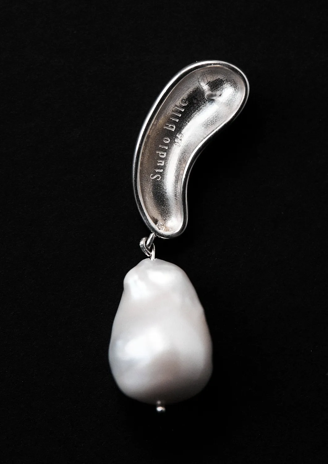 Studio Bille Family of Earth øredobber sølv perle 6 cm